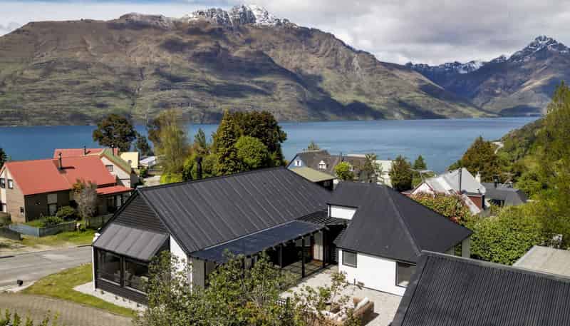 24 Williams Street, Sunshine Bay