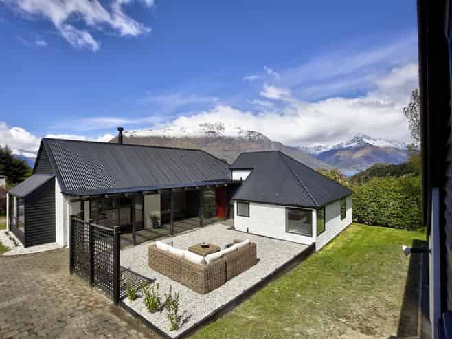 24 Williams Street, Sunshine Bay