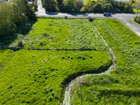 211 & 213 Bridge Street, Bulls