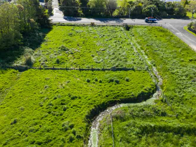 211 & 213 Bridge Street, Bulls