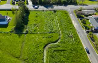 211 & 213 Bridge Street, Bulls