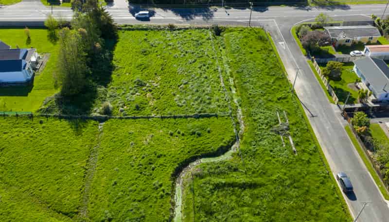 211 & 213 Bridge Street, Bulls