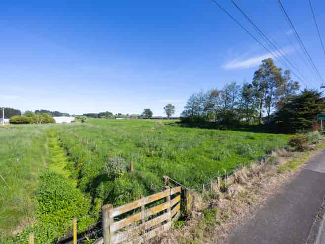 211 & 213 Bridge Street, Bulls