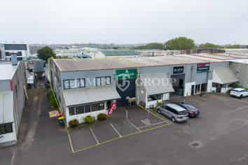 Dual Access Industrial in Prime Location