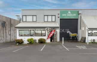 Dual Access Industrial in Prime Location