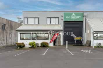 Dual Access Industrial in Prime Location