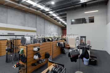 Dual Access Industrial in Prime Location