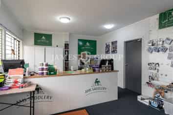 Tilt Slab Warehouse with Dual Roller Door Access