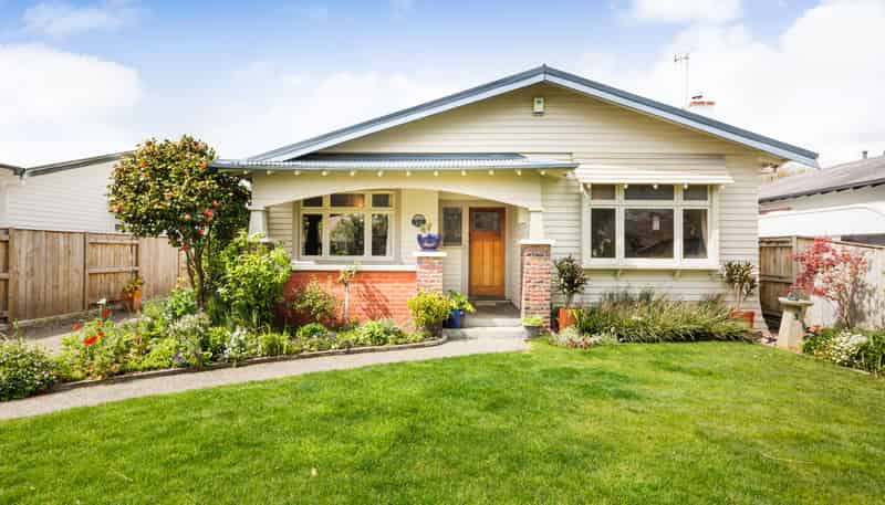 15 Miro Street, Takaro