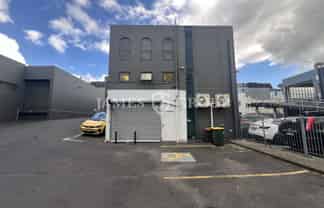 VERSATILE OPEN-PLAN RETAIL SPACE