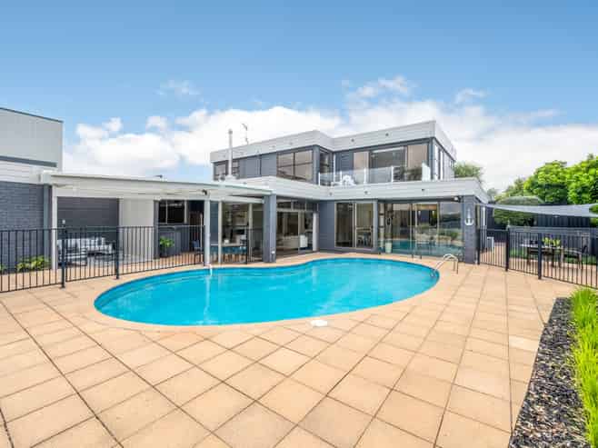 16A Oleander Point, Farm Cove