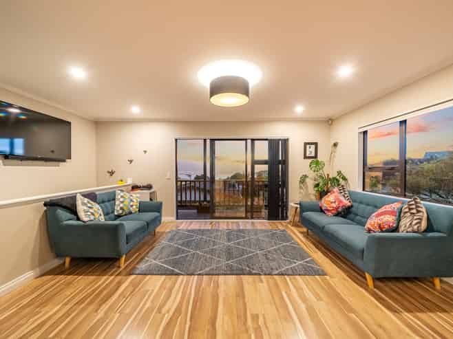 2/75 Eskdale Road, Papakowhai