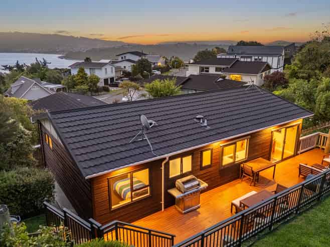 2/75 Eskdale Road, Papakowhai