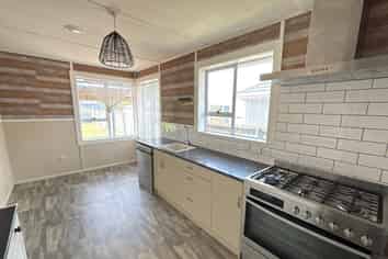 6 Avro Crescent, Hornby