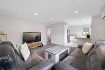 27 Aaron Place, Brookfield