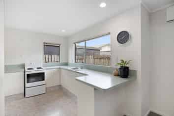 27 Aaron Place, Brookfield