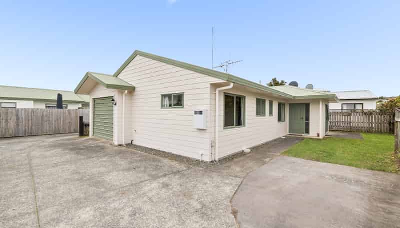 27 Aaron Place, Brookfield