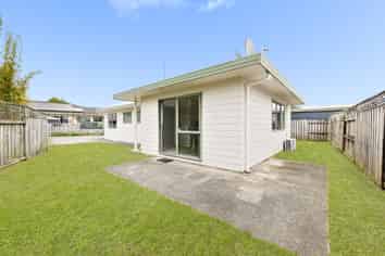 27 Aaron Place, Brookfield