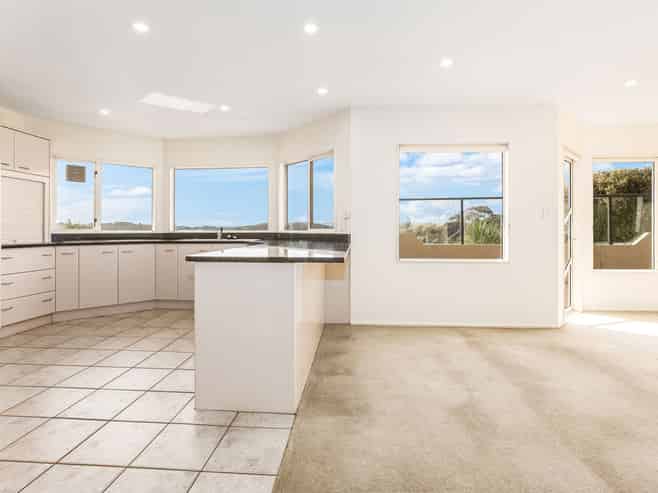 35 Halladale Road, Papakowhai