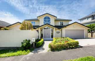 35 Halladale Road, Papakowhai