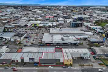 High-profile warehouse/showroom on Brougham Street