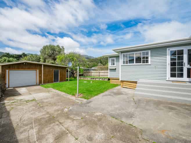 9 Clarkes Crescent, Paekakariki