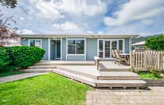 9 Clarkes Crescent, Paekakariki