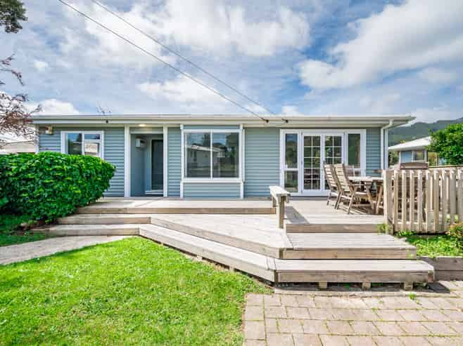 9 Clarkes Crescent, Paekakariki