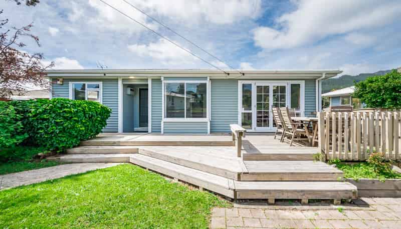 9 Clarkes Crescent, Paekakariki