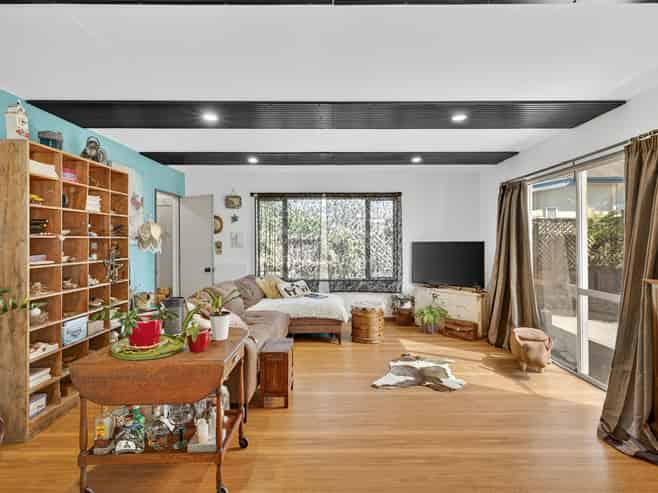 2/44 Shakespeare Road, Waltham