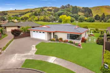 24 Webb Place, Taradale