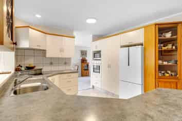 24 Webb Place, Taradale