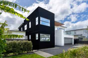 9 Caldera Drive, Long Bay