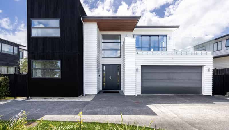 9 Caldera Drive, Long Bay