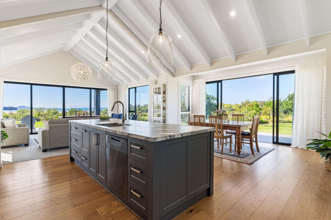 Elevated Coastal Living - Architectural Design, Panoramic Views & Family Flexibility - Mehr