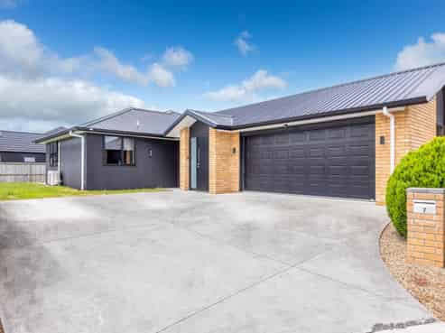 7 Heke Lane, Glenview