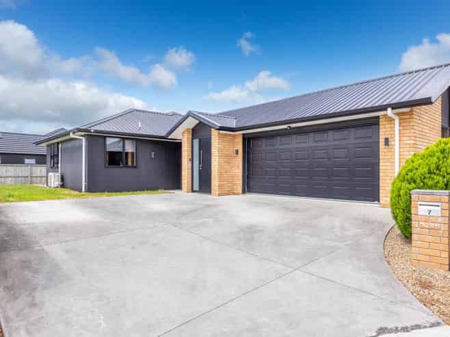 7 Heke Lane, Glenview