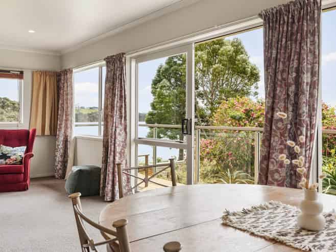 6 Sergeant Road, Awhitu