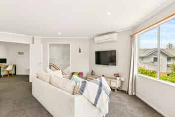 5 Erskine Close, Island Bay