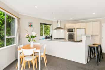 5 Erskine Close, Island Bay
