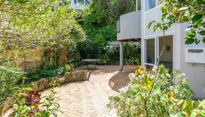 5 Erskine Close, Island Bay