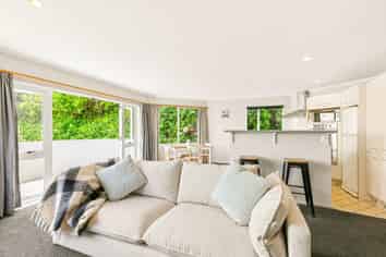 5 Erskine Close, Island Bay