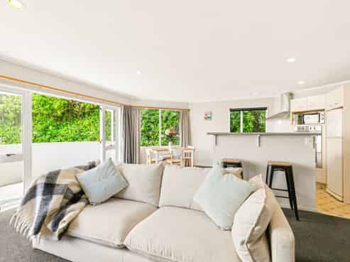 5 Erskine Close, Island Bay