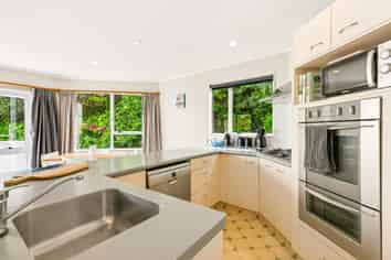5 Erskine Close, Island Bay
