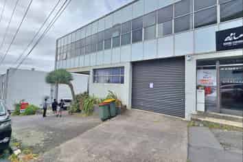 Prime city fringe warehouse