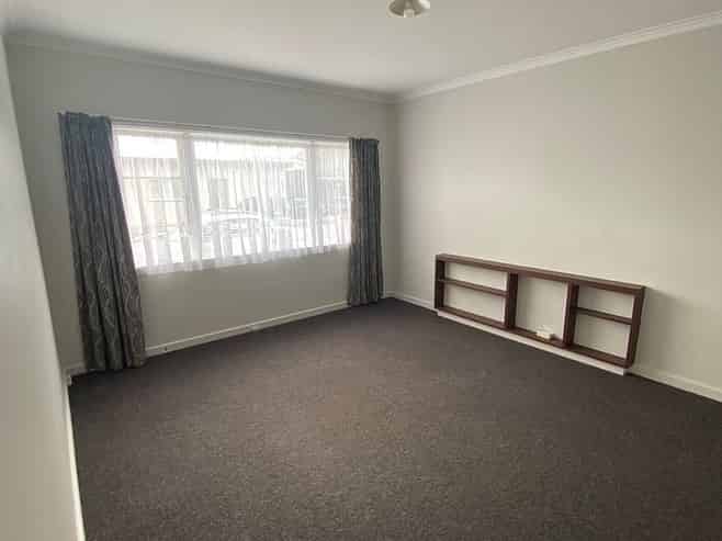 2/229 Featherston Street, Palmerston North