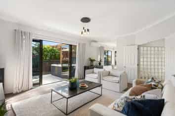 10 Advance Way, Albany