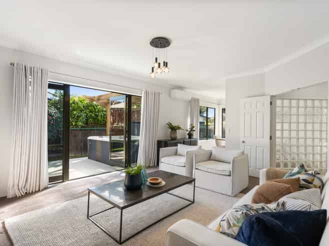 10 Advance Way, Albany