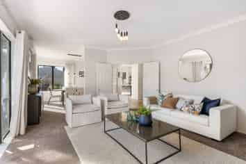 10 Advance Way, Albany