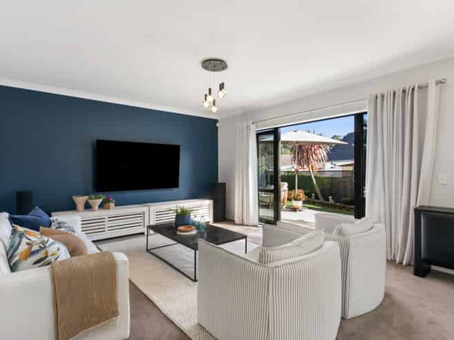 10 Advance Way, Albany